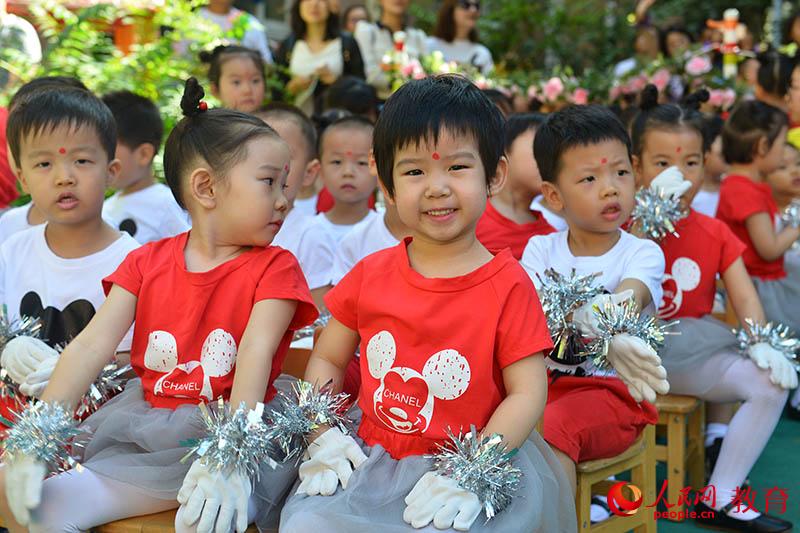 六一國(guó)際兒童節(jié)來臨之際，北京市第五幼兒園以“啟迪夢(mèng)想、炫彩童年”為主題，舉行親子科技嘉年華活動(dòng)。熊旭 攝