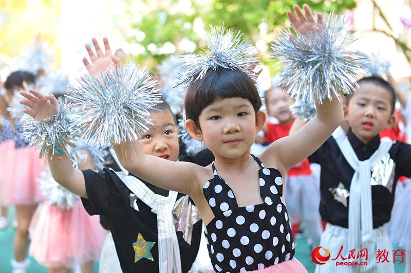 六一國際兒童節(jié)來臨之際，北京市第五幼兒園以“啟迪夢想、炫彩童年”為主題，舉行親子科技嘉年華活動。熊旭 攝