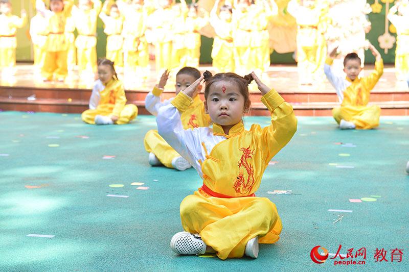 六一國(guó)際兒童節(jié)來臨之際，北京市第五幼兒園以“啟迪夢(mèng)想、炫彩童年”為主題，舉行親子科技嘉年華活動(dòng)。熊旭 攝