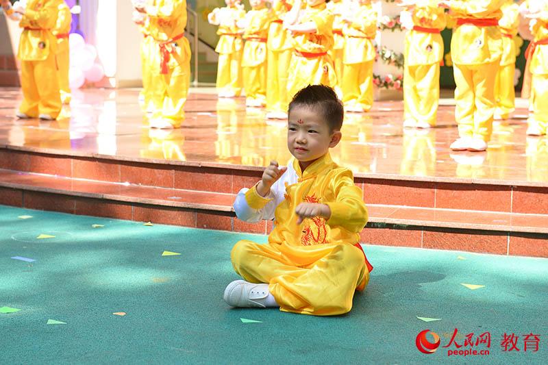 六一國(guó)際兒童節(jié)來臨之際，北京市第五幼兒園以“啟迪夢(mèng)想、炫彩童年”為主題，舉行親子科技嘉年華活動(dòng)。熊旭 攝