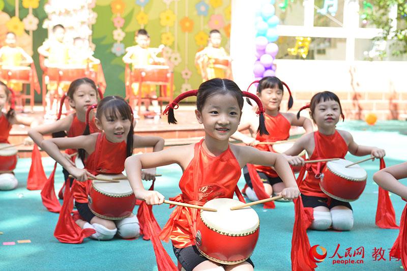 六一國(guó)際兒童節(jié)來(lái)臨之際，北京市第五幼兒園以“啟迪夢(mèng)想、炫彩童年”為主題，舉行親子科技嘉年華活動(dòng)。熊旭 攝