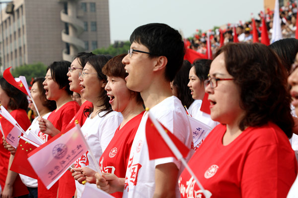 北京印刷學(xué)院：“同升國旗 同唱國歌”主題活動(dòng)