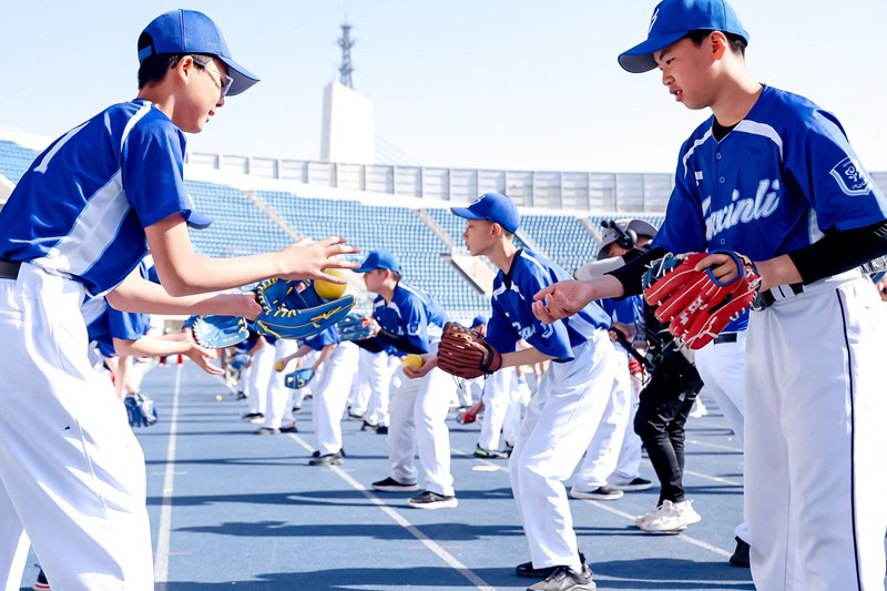 京雄史家小學學生首次線下拉手。校方供圖