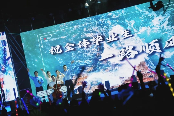 歌曲《祝你一路順風(fēng)》演出現(xiàn)場(chǎng)。供圖：日照職業(yè)技術(shù)學(xué)院