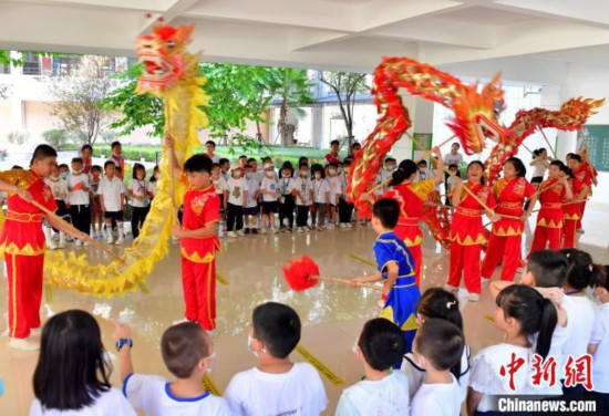 福州：小學(xué)新生入校第一天感受非遺文化